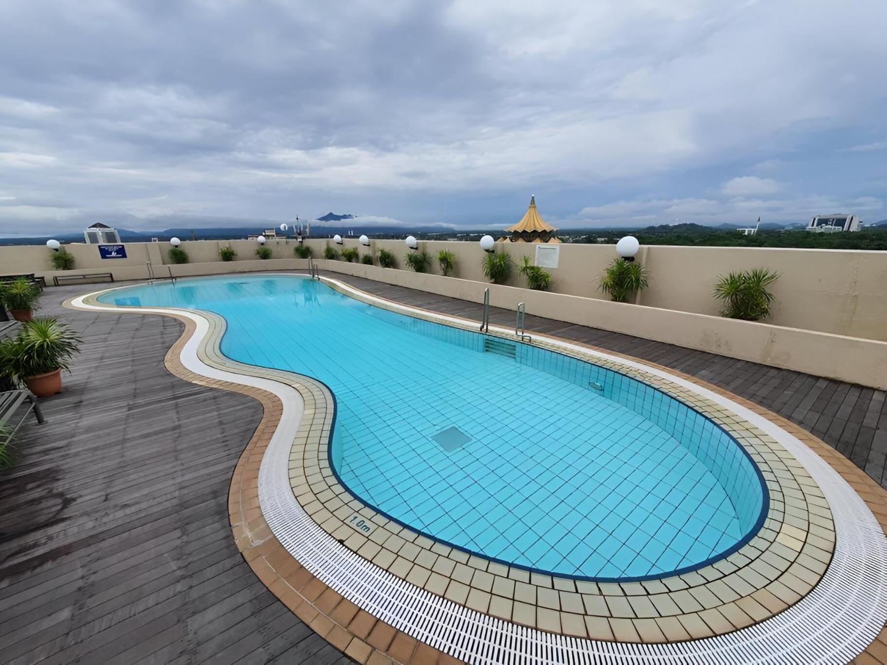 Cozzzy Hut Riverbank Suites Kuching With Spectacular River View Экстерьер фото