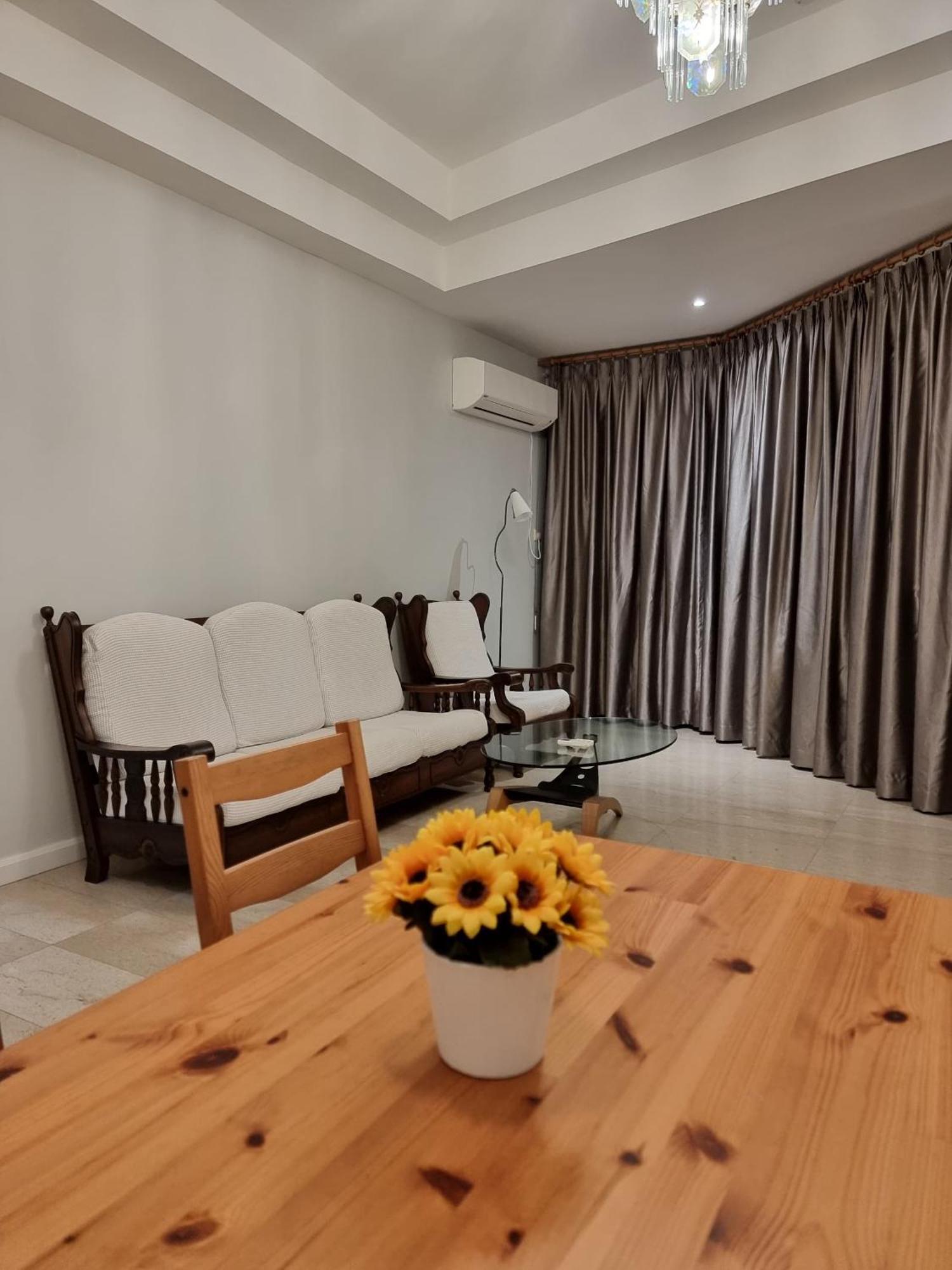 Cozzzy Hut Riverbank Suites Kuching With Spectacular River View Экстерьер фото