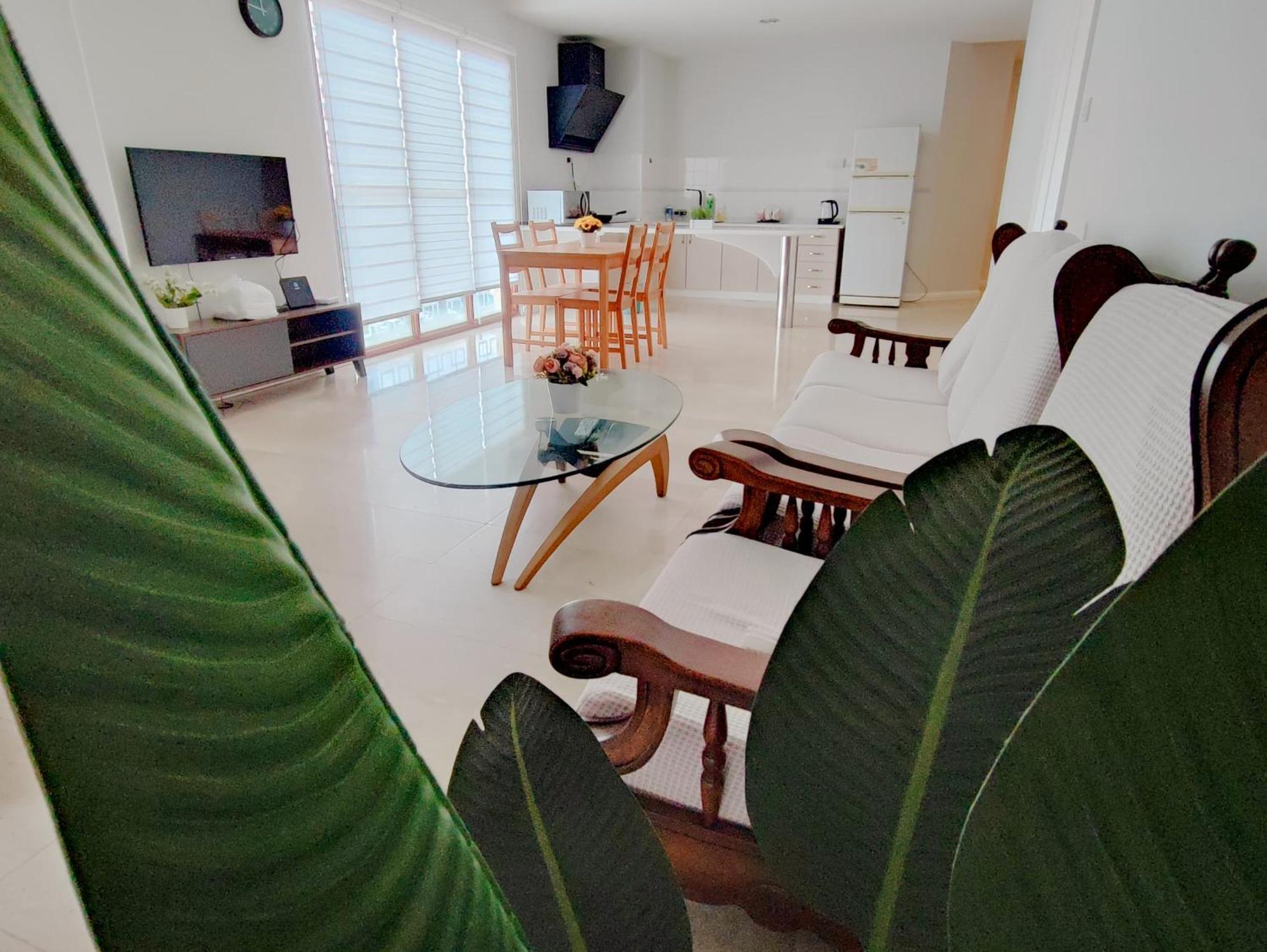 Cozzzy Hut Riverbank Suites Kuching With Spectacular River View Экстерьер фото